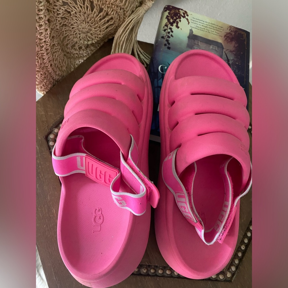 Pink ugg sandals great for gym beach or pool